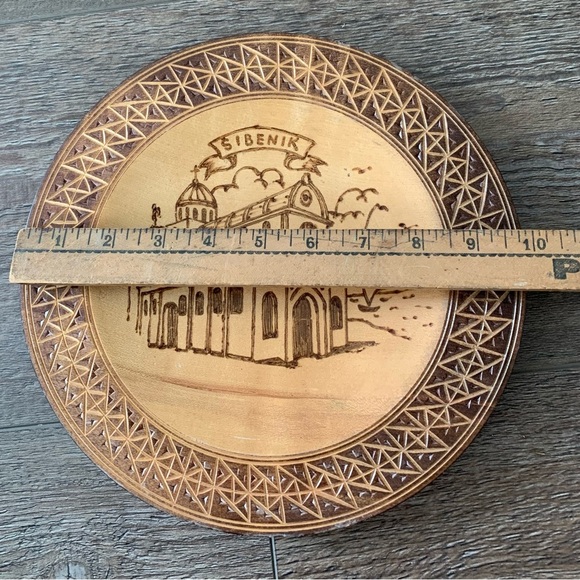 Wooden Decorative Plate with Šibenik Design - Picture 5 of 7